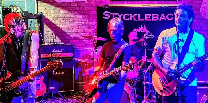 Styckleback Live and loud